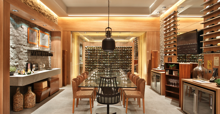 ADEGA: Do subterrâneo à sala de visitas