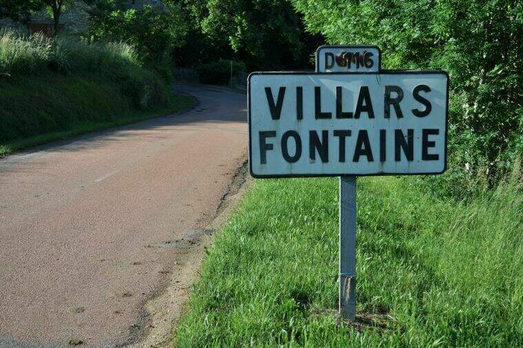 Passeio pelo Château Villars Fontaine.