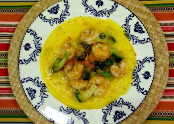 *MUSSELINE de MANDIOQUINHA com CAMARÃO e BRÓCOLIS*