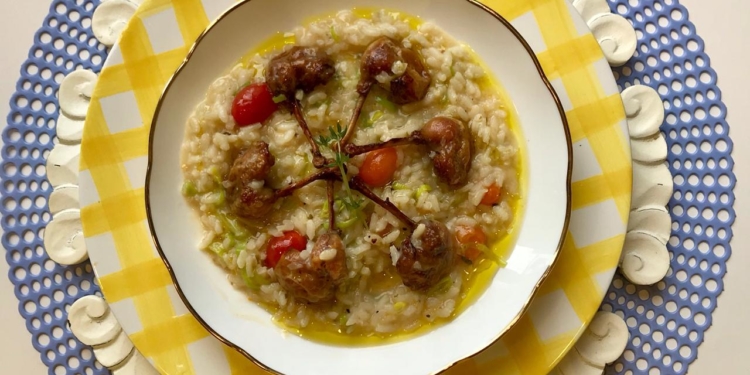 RISOTTO de ALHO-PORÓ e COXINHAS de CODORNAS ASSADAS