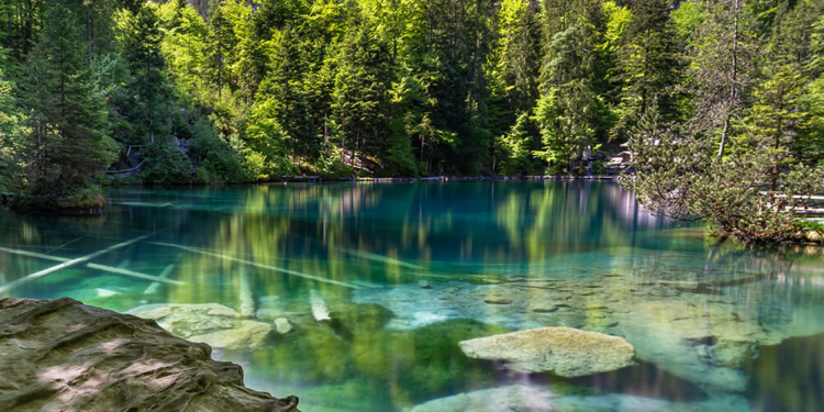 O CINEMATOGRÁFICO LAGO BLAUSEE NA SUIÇA