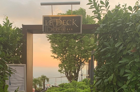 LE DECK LOUNGE BAR, UM PÔR DO SOL INESQUECÍVEL EM LAVAUX, SUIÇA