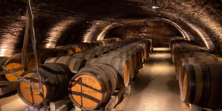 PATRIARCHE: 3 MILHÕES DE GARRAFAS DE VINHO NAS GALERIAS SUBTERRÂNEAS DE BEAUNE