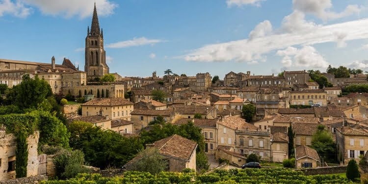 DESCUBRA OS ENCANTOS DO ENOTURISMO EM SAINT-ÉMILION, FRANÇA